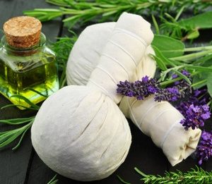 kraeuterstempelmassage